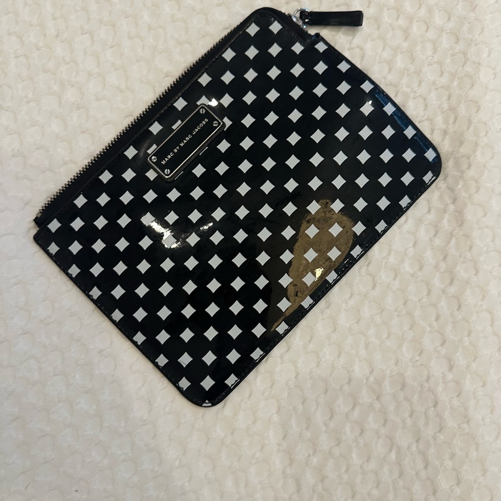Marc by Marc Jacobs Black and White Geometric Patent Zip Wristlet